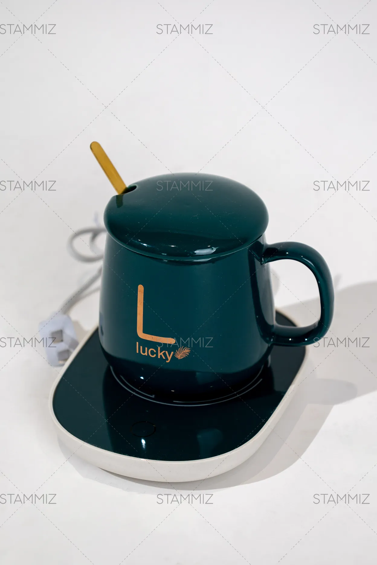 แก้วกาแฟอุ่นร้อนพร้อมช้อนและฝาปิด